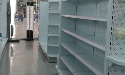 Farmacia desabastecida en Venezuela.